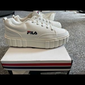 Brand new FILA sneakers never worn - too big